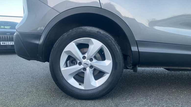 Nissan Qashqai 1.3 DiG-T Acenta Premium 5dr Petrol Hatchback